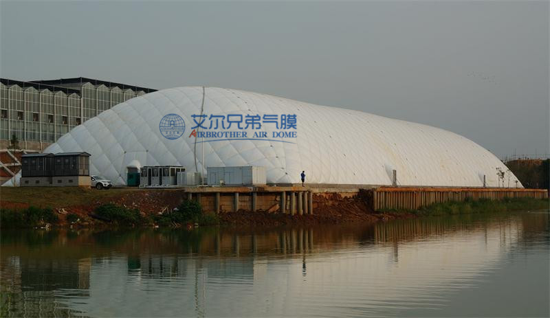 氣膜建筑緊跟時(shí)代的發(fā)展，是真正的節(jié)能環(huán)保建筑